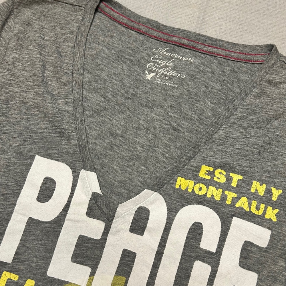 American Eagle T-Shirt Women Large Grey Graphic V-Neck Peace Beach Montauk